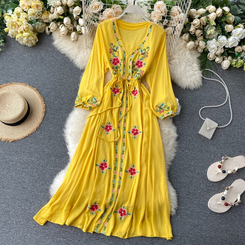 Women's Dress Travel Photography Holiday Long Dress New Retro Ethnic Style Embroidered V-neck Lantern Sleeve Dress ML1034