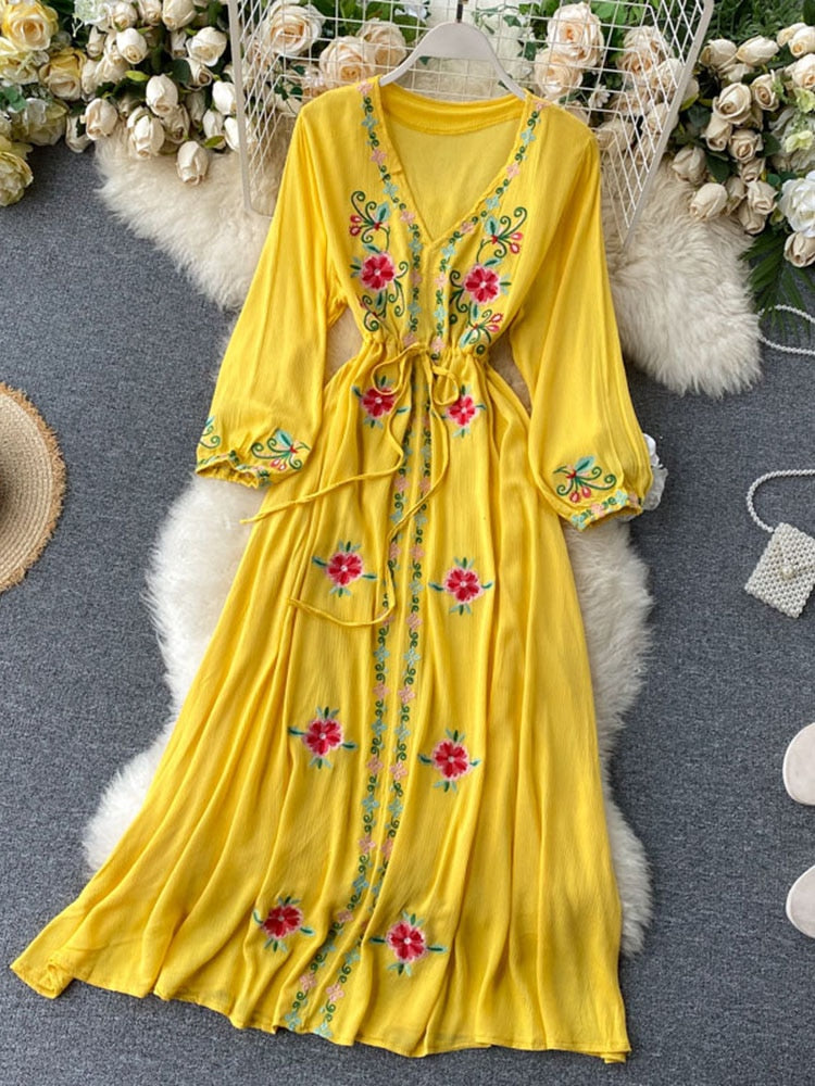 Women's Dress Travel Photography Holiday Long Dress New Retro Ethnic Style Embroidered V-neck Lantern Sleeve Dress ML1034