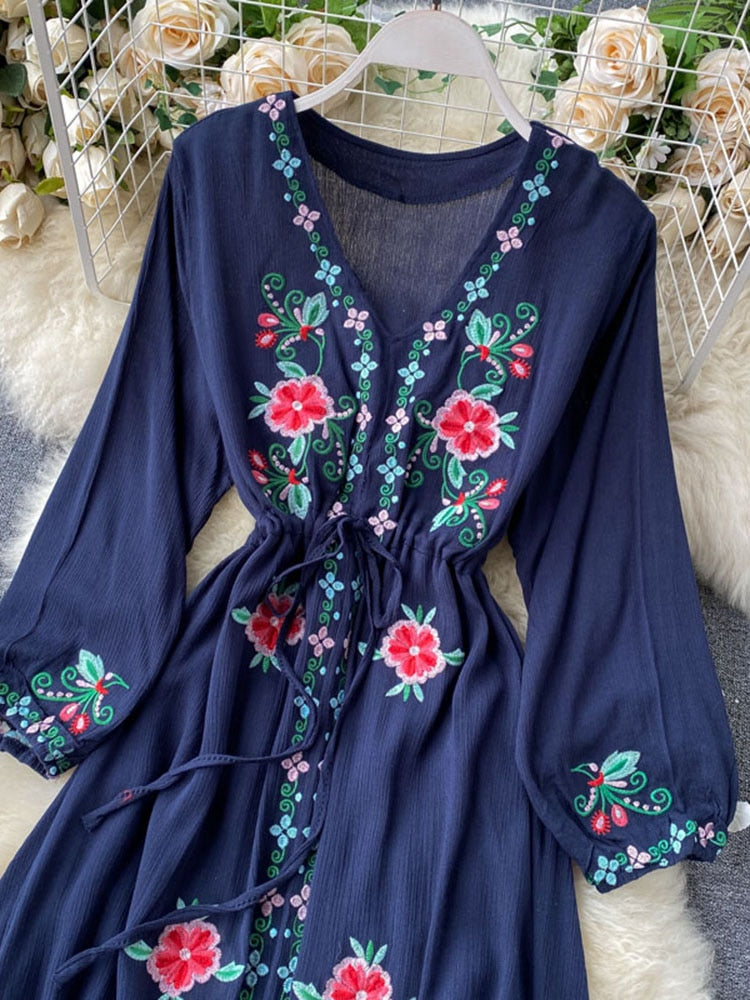 Women's Dress Travel Photography Holiday Long Dress New Retro Ethnic Style Embroidered V-neck Lantern Sleeve Dress ML1034